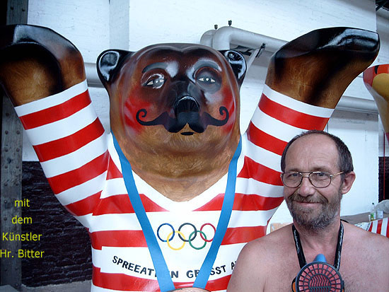 mit dem Künstler der Olympia Bären A. Bitter